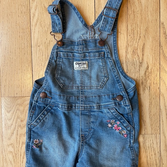 2T Girls Osh Kosh B’Gosh Denim Short Overalls with Embroidery - Picture 1 of 5